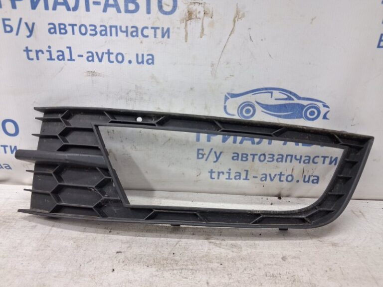 Решетка переднего бампера левая Skoda Octavia 2013-2020 5E0807681 (Арт. 80694)