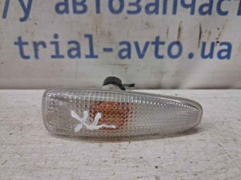 Повторитель поворотника Mitsubishi Outlander 2007-2012 8351A001 (Арт. 80698)