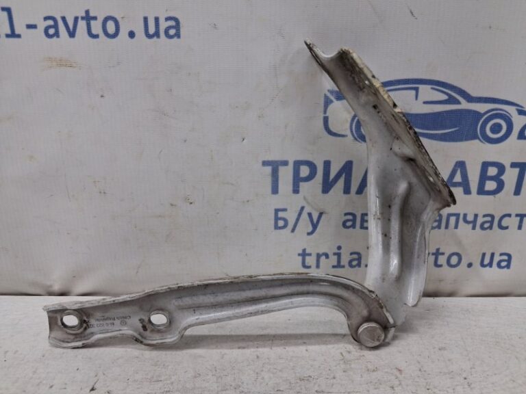 Петля капота левая Skoda Octavia 2013-2020 5E0823301 (Арт. 80839)
