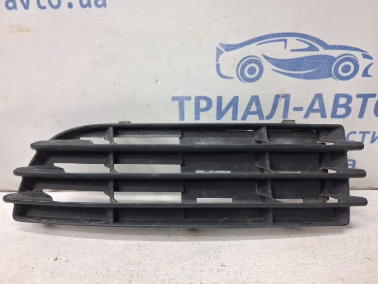 Решетка переднего бампера левая Mitsubishi Colt 2002-2012 MN105193XA (Арт. 80940)