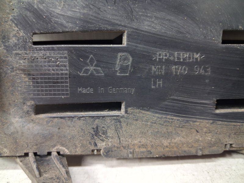 Решетка переднего бампера левая Mitsubishi Colt 2002-2012 MN105193XA (Арт. 80940) Решетка переднего бампера левая Mitsubishi Colt 2002-2012 MN105193XA (Арт. 80940)