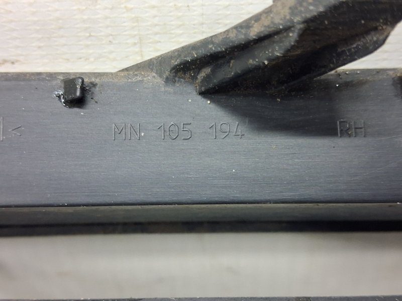 Решетка переднего бампера правая Mitsubishi Colt 2002-2012 MN105194XA (Арт. 80941) Решетка переднего бампера правая Mitsubishi Colt 2002-2012 MN105194XA (Арт. 80941)