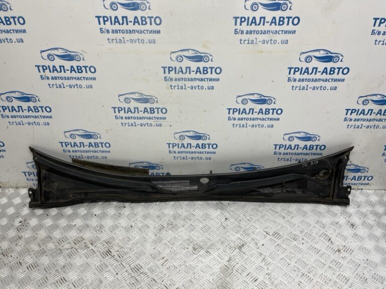 Дефлектор дворников Toyota Camry 2001-2006 5570033200 (Арт. 81141)