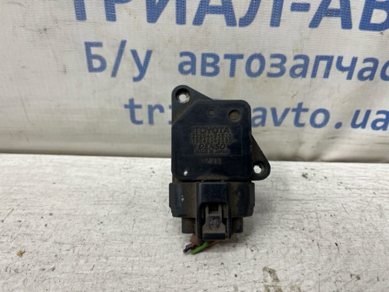 Датчик расхода воздуха Toyota Camry 2001-2006 2220421010 (Арт. 81161)