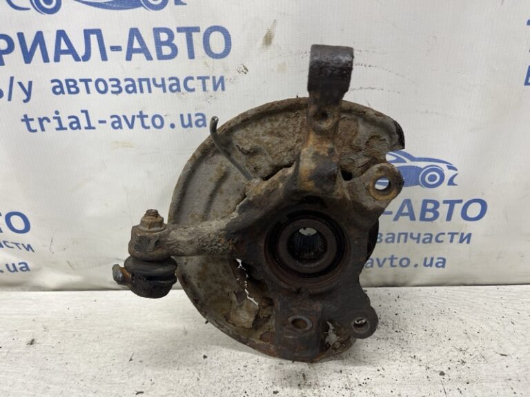 Кулак поворотный левый со ступицей Mitsubishi Colt 2002-2012 MN102067 (Арт. 81306)