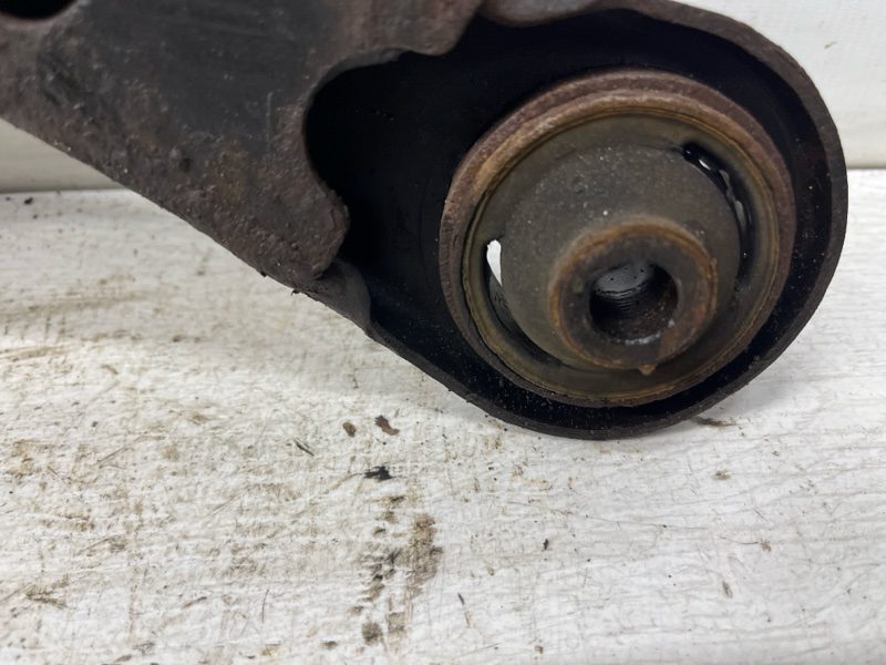 Рычаг передний нижний правый Mitsubishi Outlander 2007-2012 4013A010 (Арт. 81318) Рычаг передний нижний правый Mitsubishi Outlander 2007-2012 4013A010 (Арт. 81318)