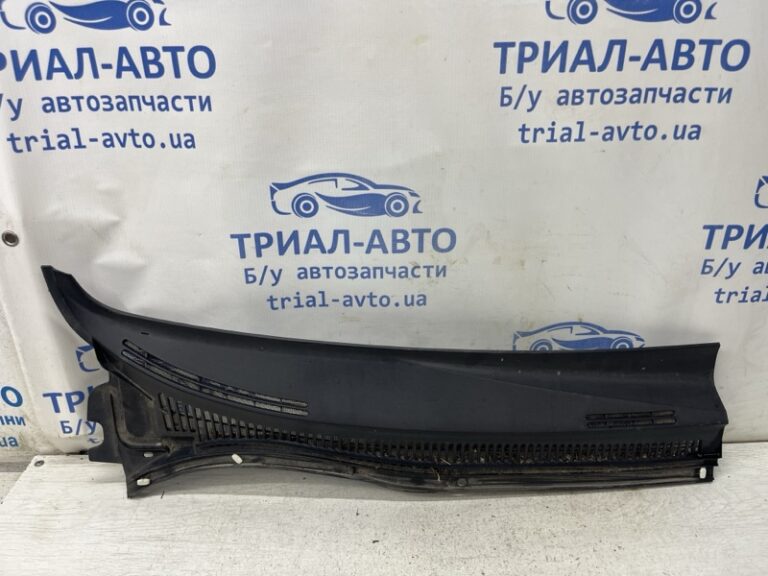 Дефлектор дворников Toyota Avensis 2002-2010 5578205050 (Арт. 81370)
