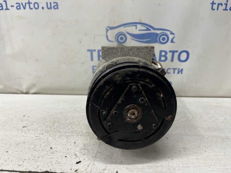 Компрессор кондиционера Renault Trafic 2001-2014 7711368772 (Арт. 81598)