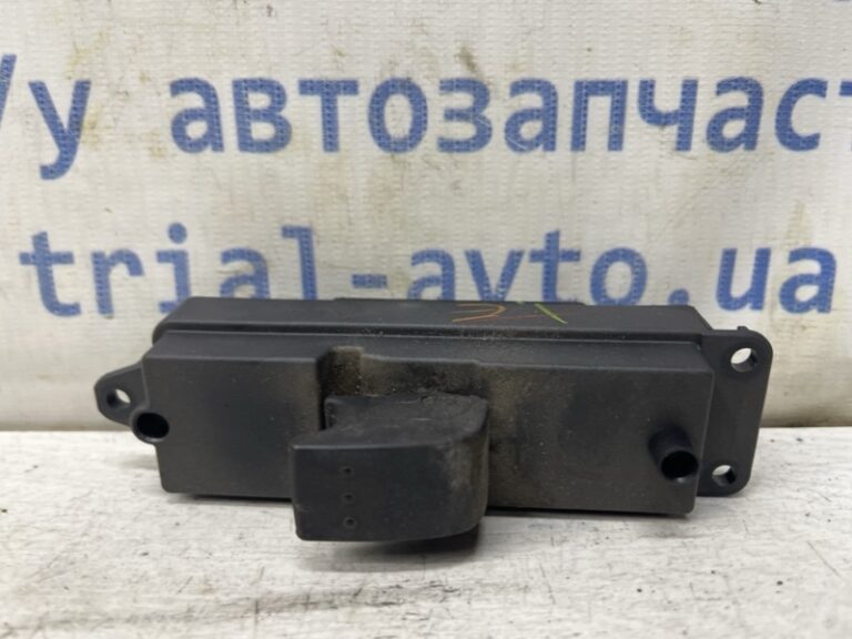 Кнопка стеклоподъемника Mazda 3 2003-2009 BS3E-66-370 (Арт. 81676)