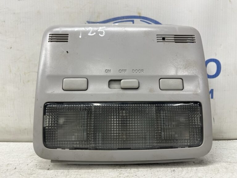 Плафон передний Toyota Avensis 2002-2010 8126305071B0 (Арт. 81687)