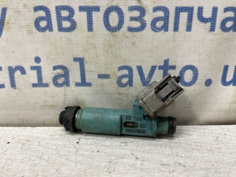 Форсунка топливная Toyota Camry 2001-2006 23209-28020 (Арт. 81691)