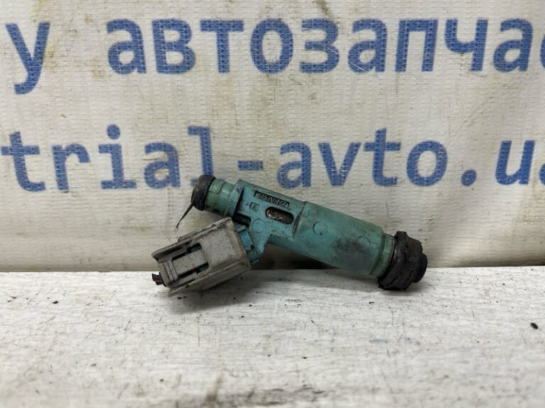 Форсунка топливная Toyota Camry 2001-2006 23209-28020 (Арт. 81692)