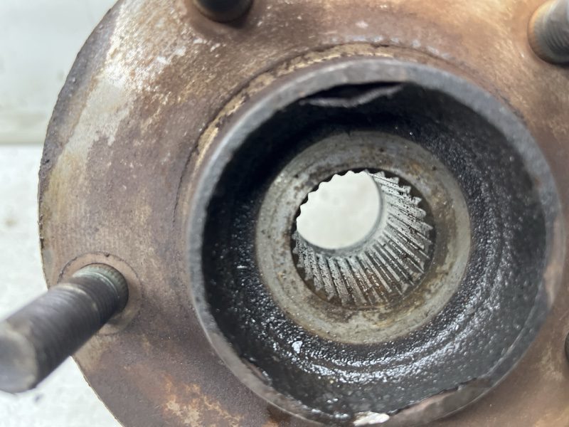 Кулак поворотный левый со ступицей Mazda 3 2003-2009 BR5S-33-031 (Арт. 81805) Кулак поворотный левый со ступицей Mazda 3 2003-2009 BR5S-33-031 (Арт. 81805)