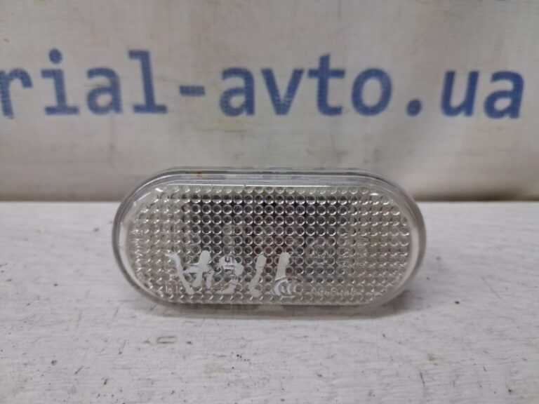 Повторитель поворотника Nissan Tiida 2004-2014 26160AX00A (Арт. 81875)
