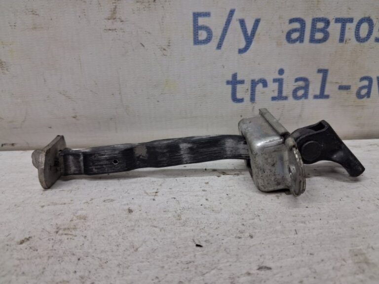 Ограничитель двери передний правый Nissan Tiida 2004-2014  (Арт. 82058)