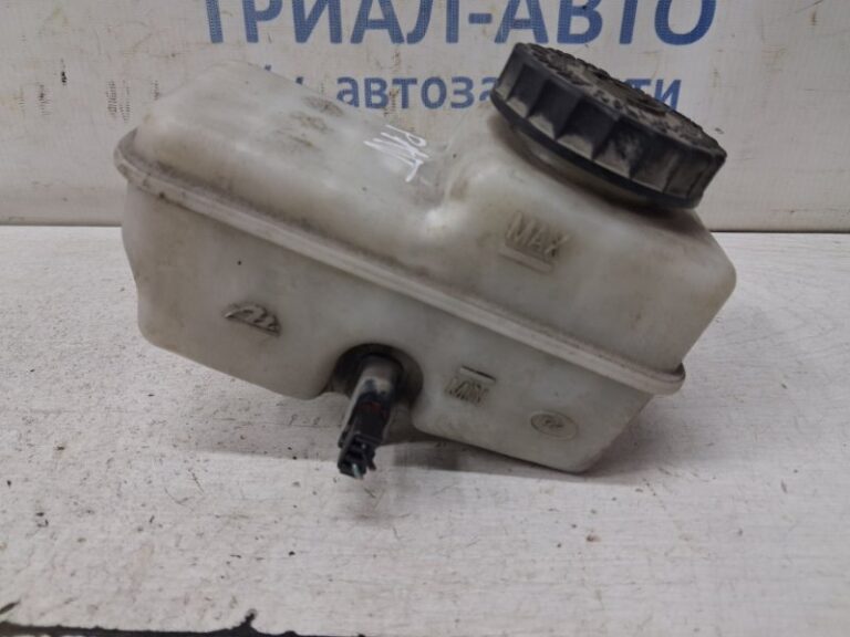 Бачок главного тормозного цилиндра Nissan Pathfinder 2004-2014  (Арт. 82221)