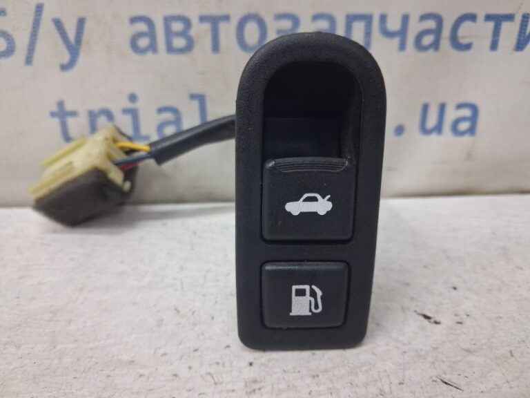 Кнопка открытия багажника Hyundai Sonata 2004-2010 935553K000 (Арт. 82265)
