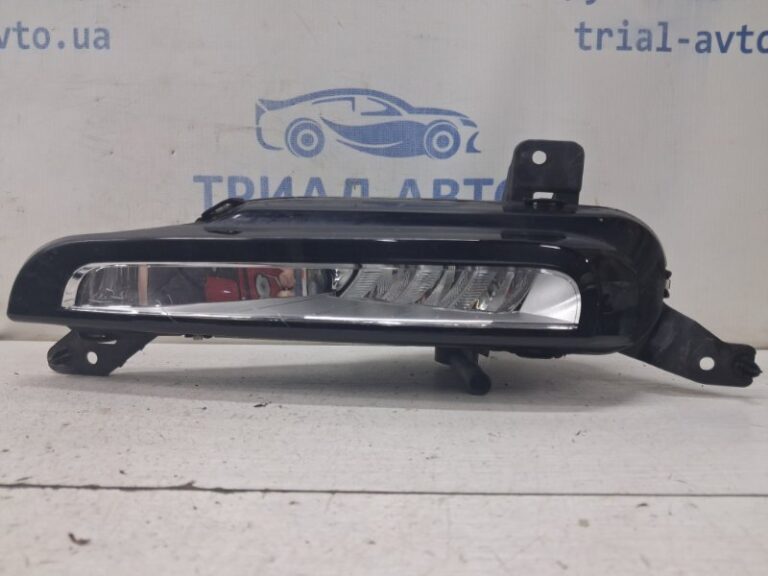 Фара противотуманная левая  Land Rover Range Rover Evoque 2011-2018 LR068980 (Арт. 82360)
