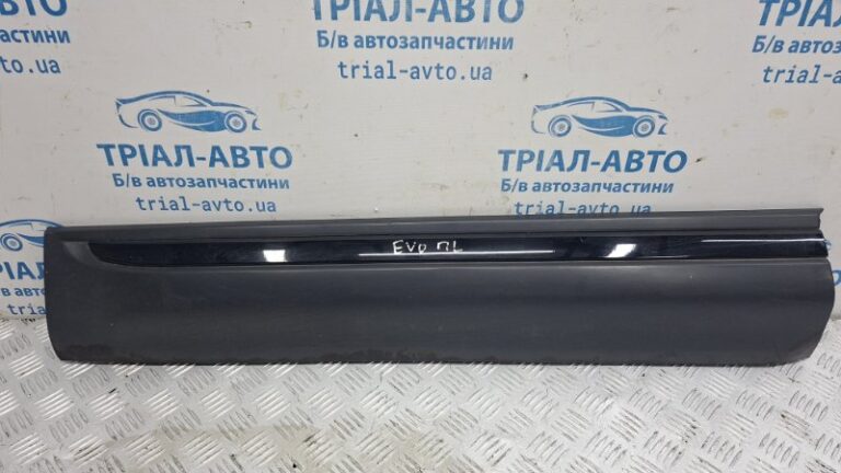Накладка двери  Land Rover Range Rover Evoque 2011-2018 LR045548 (Арт. 82421)