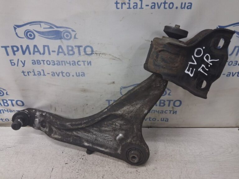 Рычаг передний нижний правый  Land Rover Range Rover Evoque 2011-2018 LR073521 (Арт. 82598)