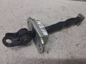 Ограничитель двери передний левый Nissan Qashqai 2006-2013 80430JD000 (Арт. 82833)