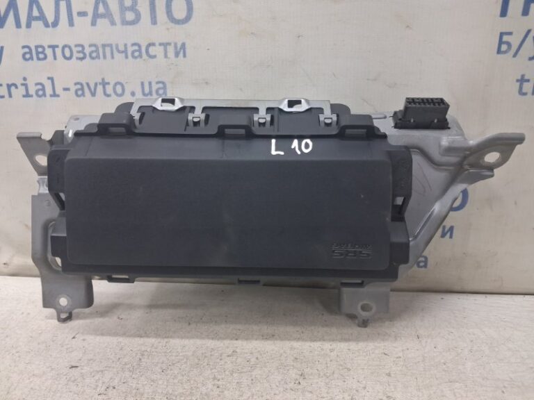 Подушка в колени Mitsubishi Lancer 2007-2017 7030A073XA (Арт. 83005)