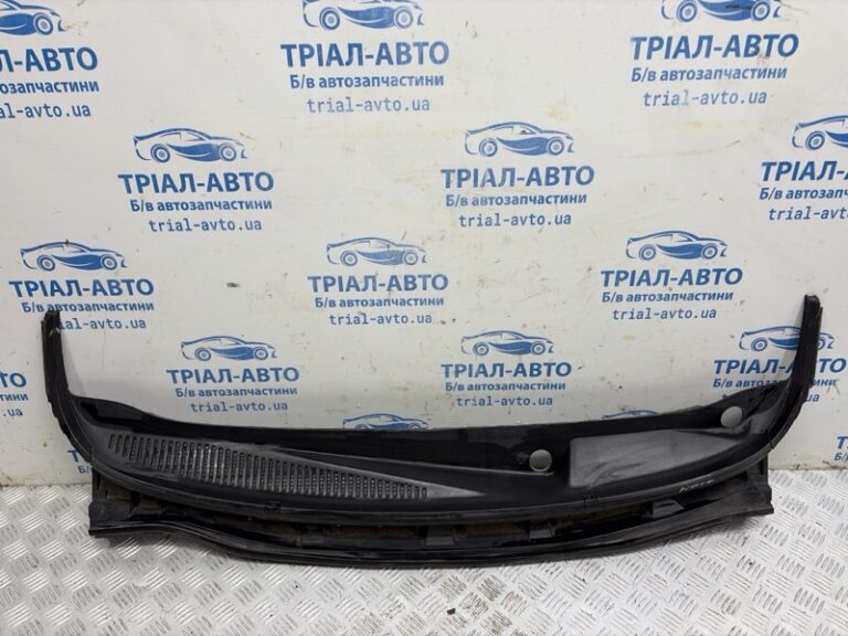Дефлектор дворников Nissan Note 2005-2013 668629U100 (Арт. 83011)