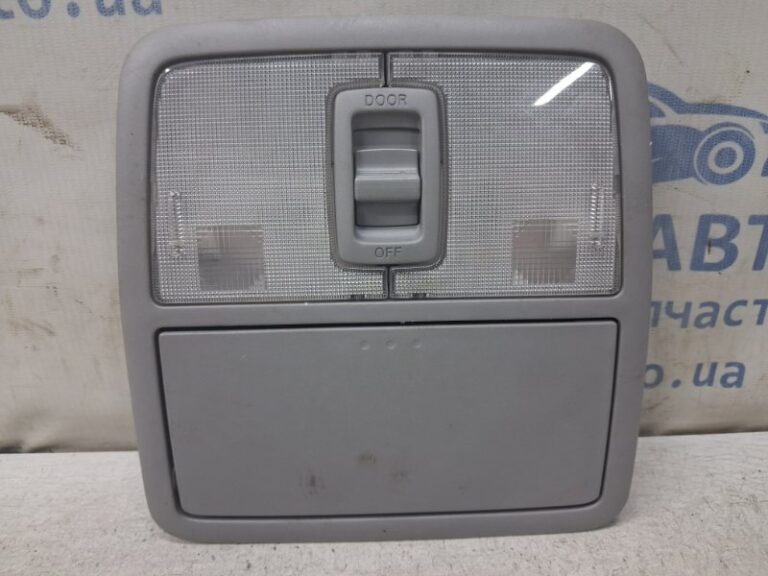 Плафон передний Toyota RAV 4 2005-2016 8126042010 (Арт. 83274)