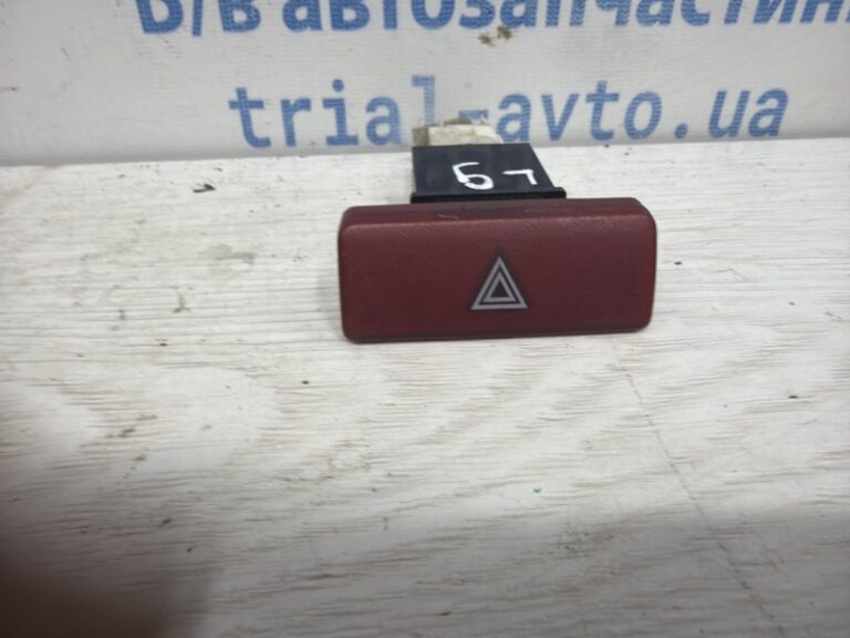 Кнопка аварийки Mitsubishi Lancer 2003-2009 MR406456 (Арт. 83293)