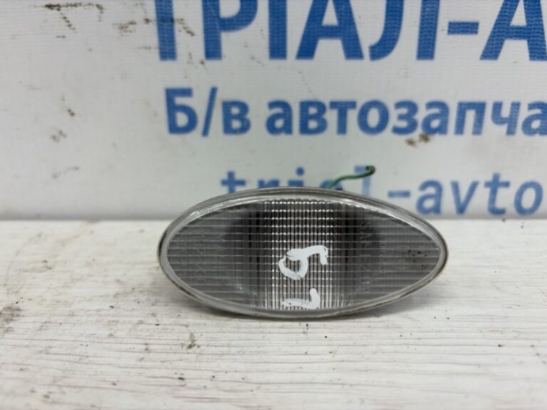 Повторитель поворотника Mitsubishi Lancer 2003-2009 MR991187 (Арт. 83311)