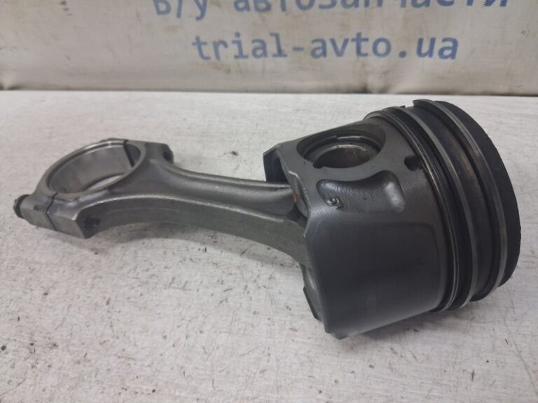 Поршень с шатуном  Land Rover Range Rover Evoque 2011-2018 LR022444 (Арт. 83332)