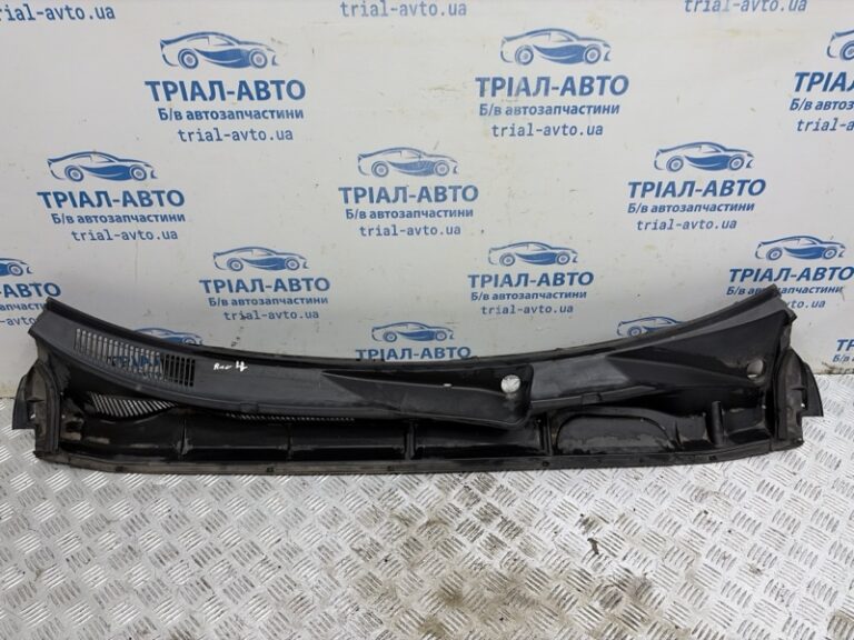 Дефлектор дворников Toyota RAV 4 2005-2016 5570842140 (Арт. 83392)