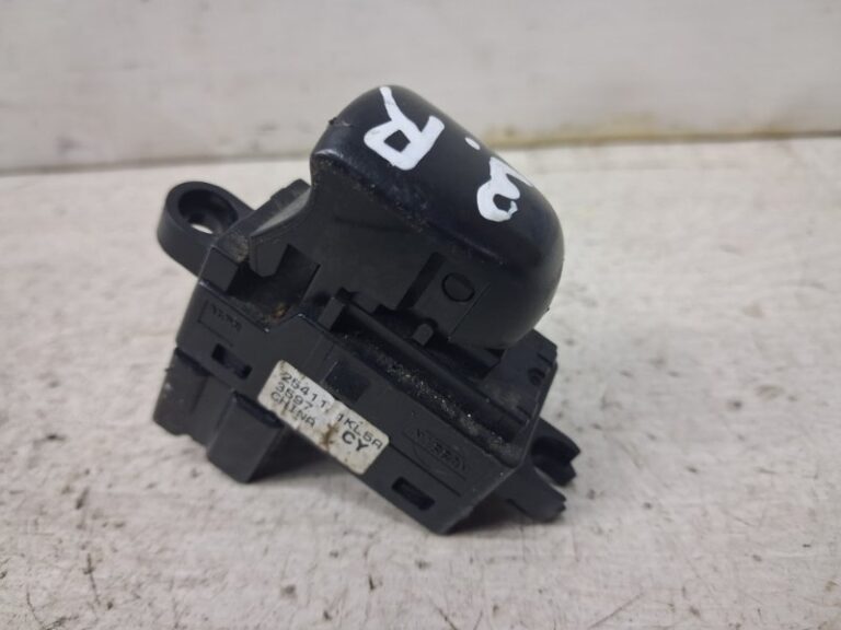 Кнопка стеклоподъемника Nissan Leaf 2017- 254111KL5A (Арт. 83922)
