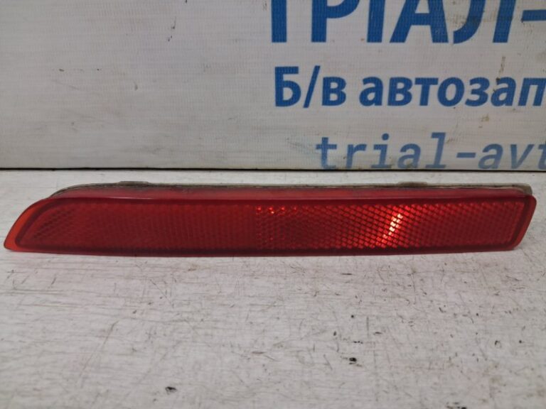 Катафот правый Nissan Leaf 2017- 265608990B (Арт. 84074)