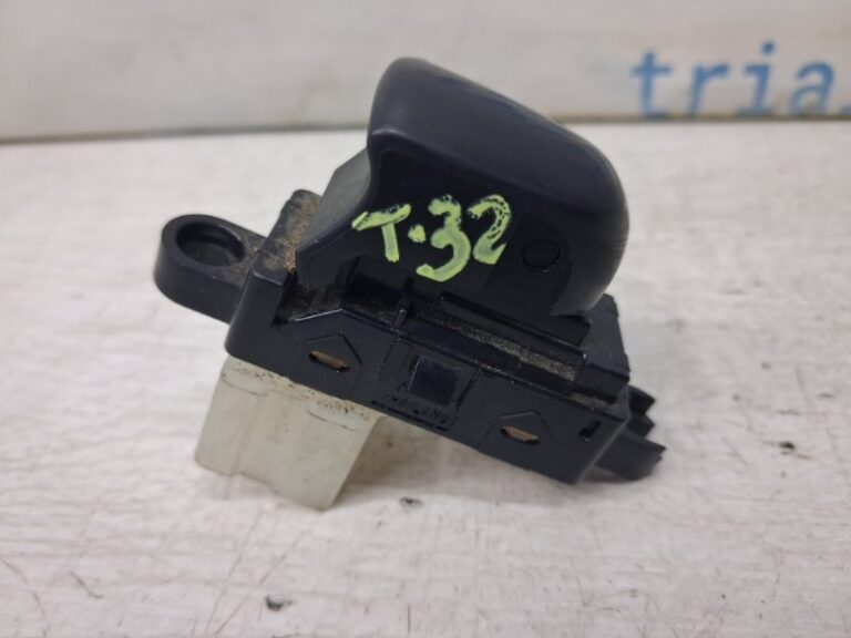 Кнопка стеклоподъемника Nissan X-Trail 2014-2021 254114CE0A (Арт. 84079)