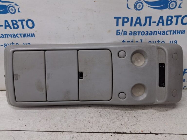 Плафон передний Mitsubishi Pajero Sport 1996-2008 MR763626 (Арт. 84743)