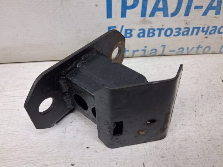 Кронштейн усилителя переднего бампера Mitsubishi Pajero Sport 1996-2008 MR259972 (Арт. 84780)