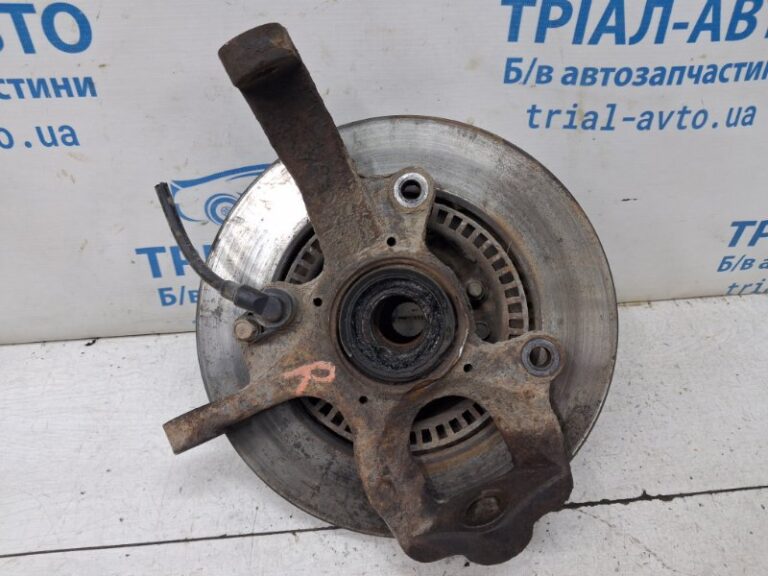 Кулак поворотный правый со ступицей Mitsubishi Pajero Sport 1996-2008 MR113895 (Арт. 84827)