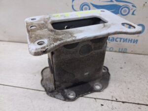 Кронштейн усилителя переднего бампера Kia Ceed 2006-2012 647201H010 (Арт. 84842)
