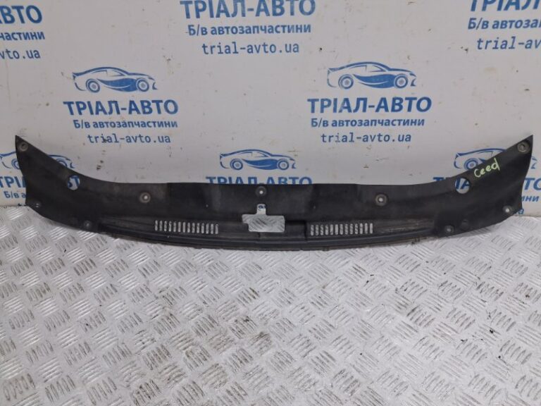Накладка передней панели Kia Ceed 2006-2012 863601H000 (Арт. 84853)